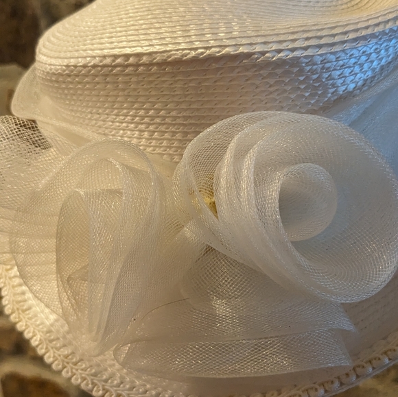 Authentic Vintage Derby Hat with Tulle - Picture 5 of 7
